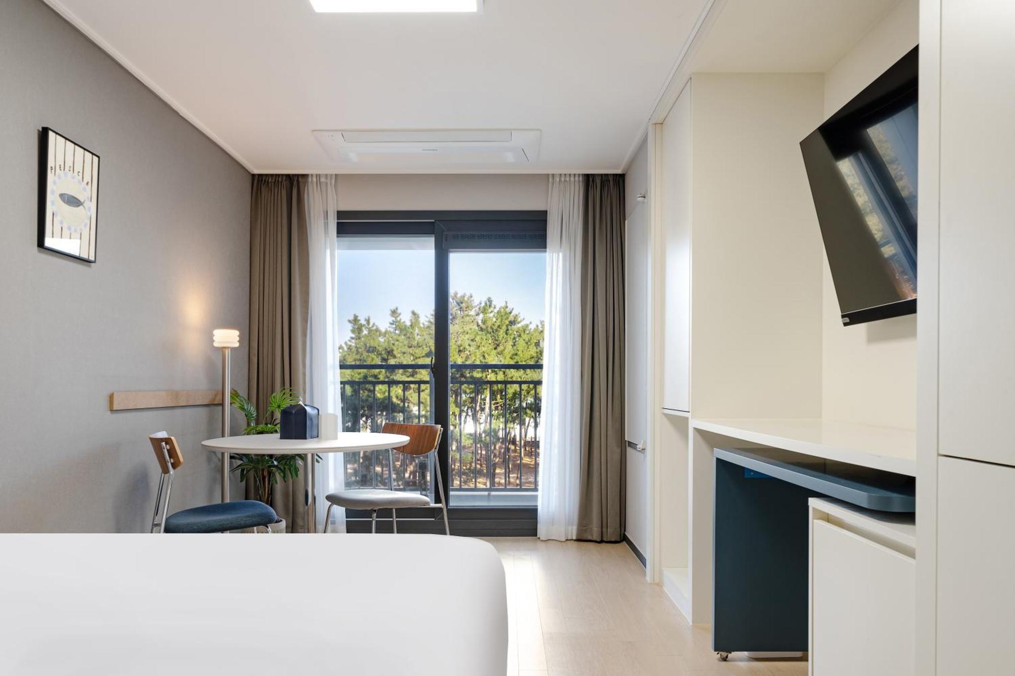 Urbanstay Sokcho Beach Ab Экстерьер фото