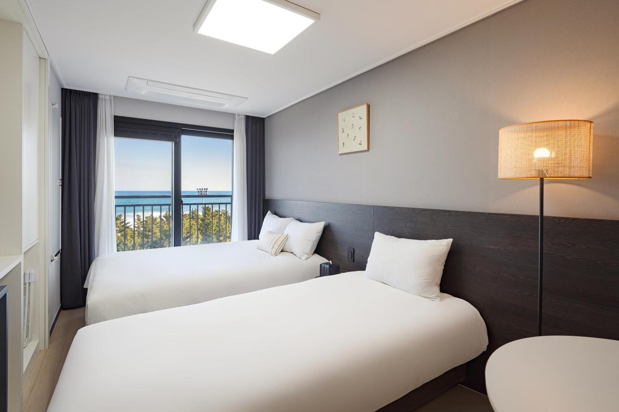 Urbanstay Sokcho Beach Ab Экстерьер фото