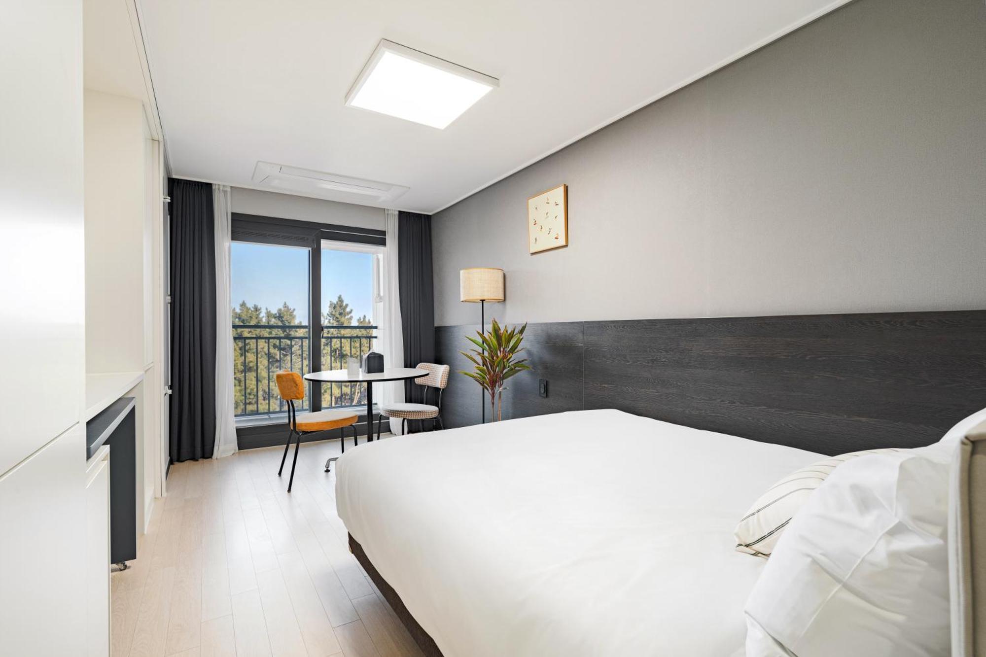 Urbanstay Sokcho Beach Ab Экстерьер фото