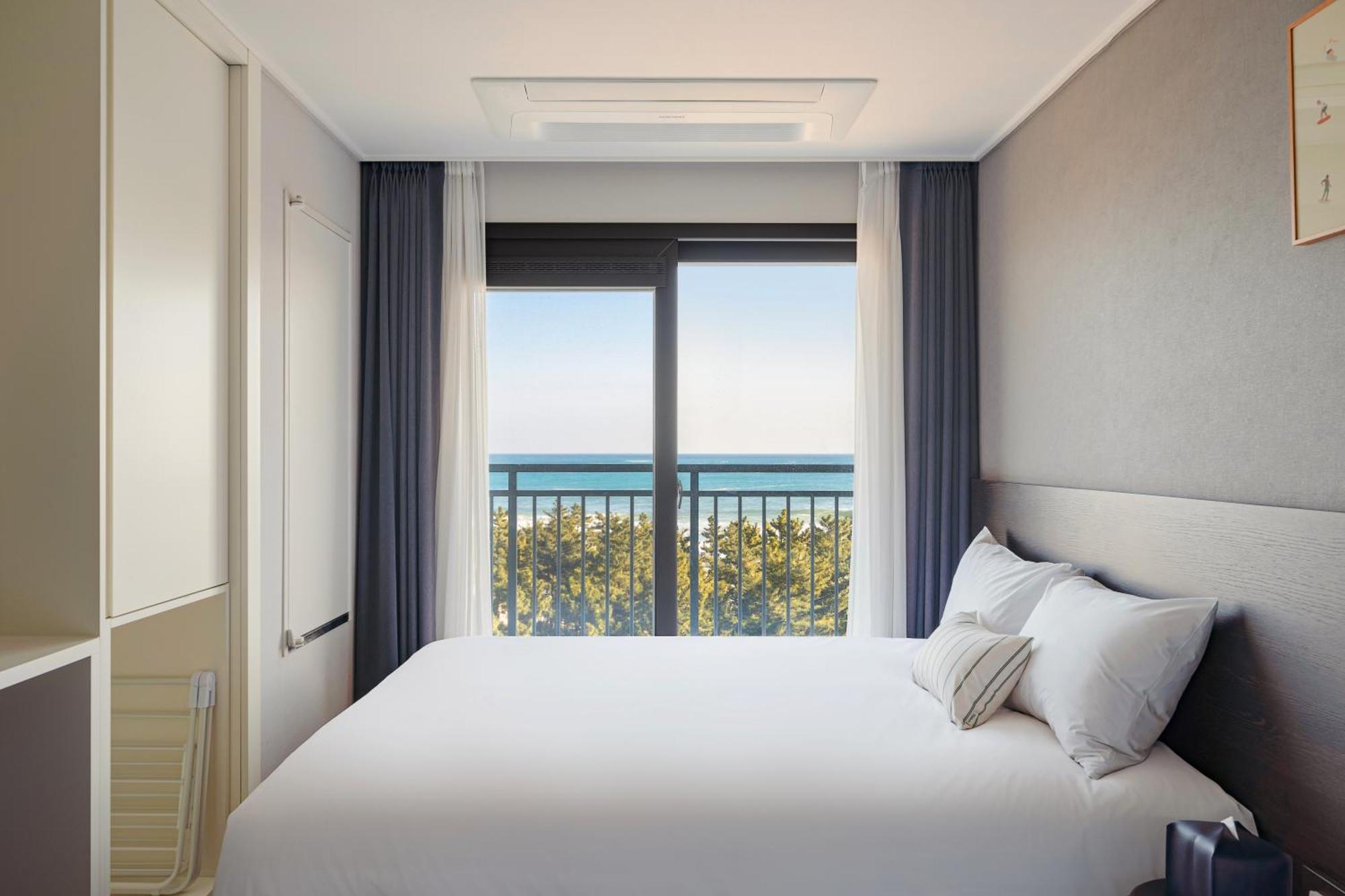 Urbanstay Sokcho Beach Ab Экстерьер фото
