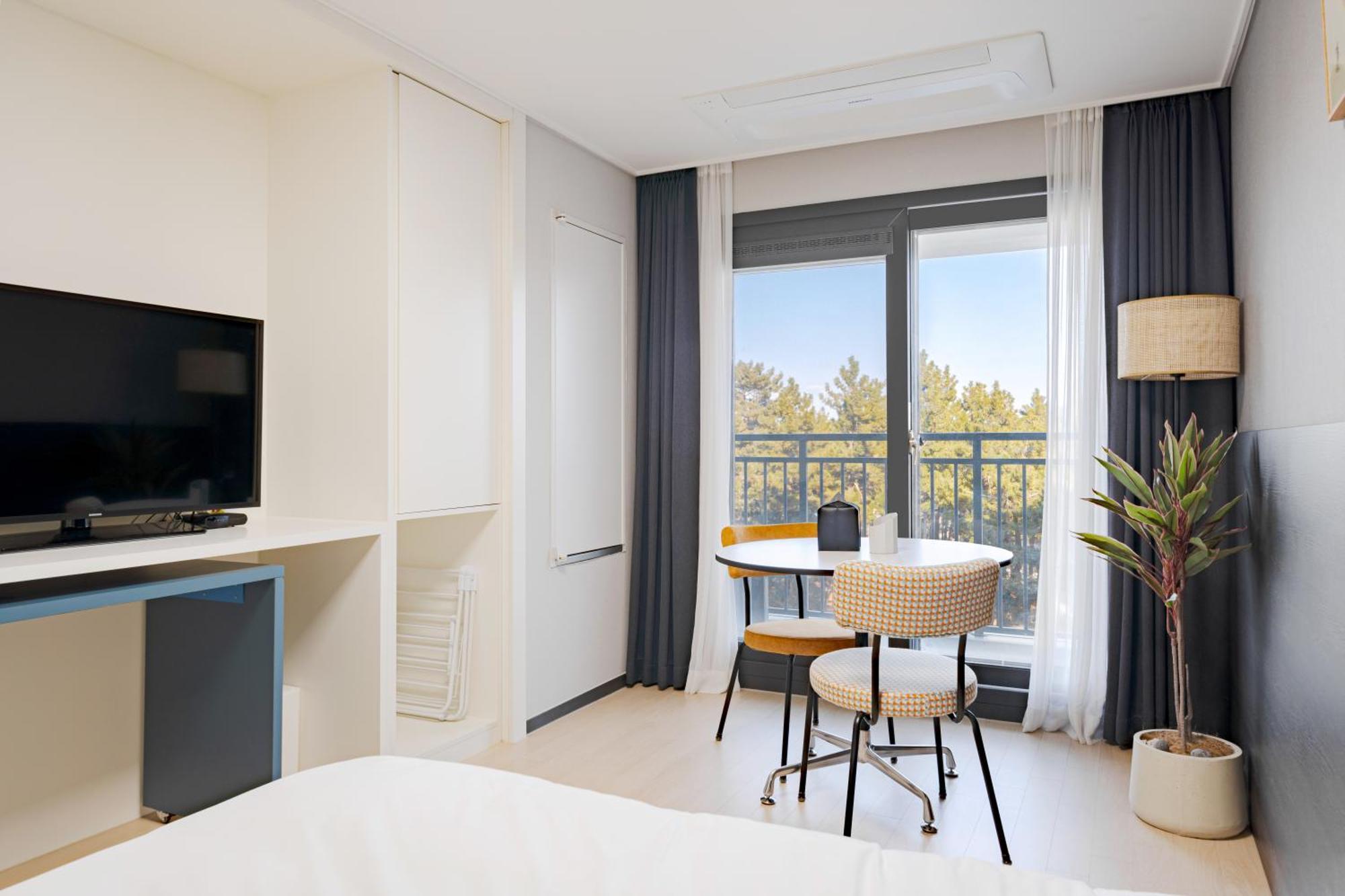 Urbanstay Sokcho Beach Ab Экстерьер фото