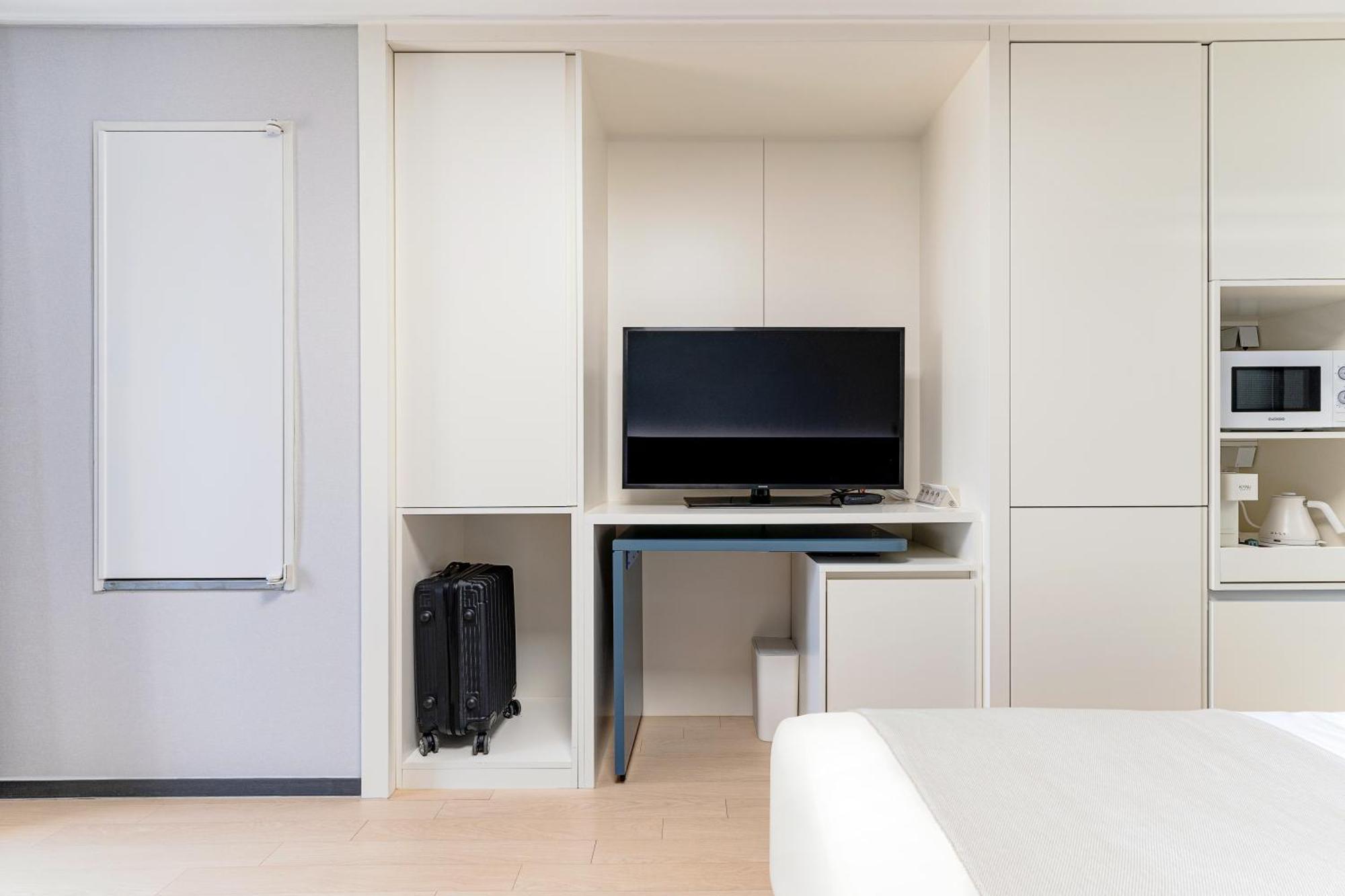 Urbanstay Sokcho Beach Ab Экстерьер фото