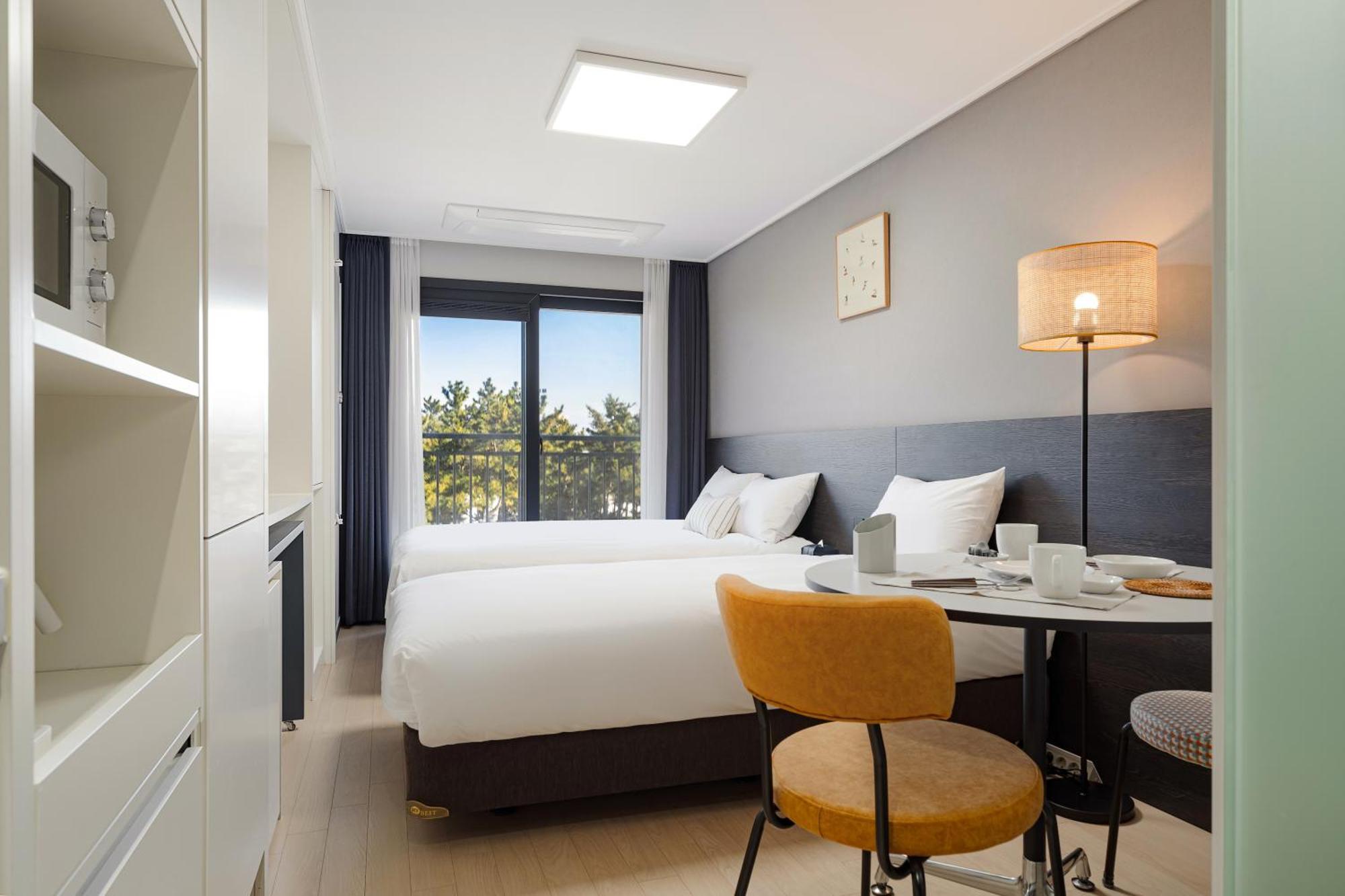 Urbanstay Sokcho Beach Ab Экстерьер фото
