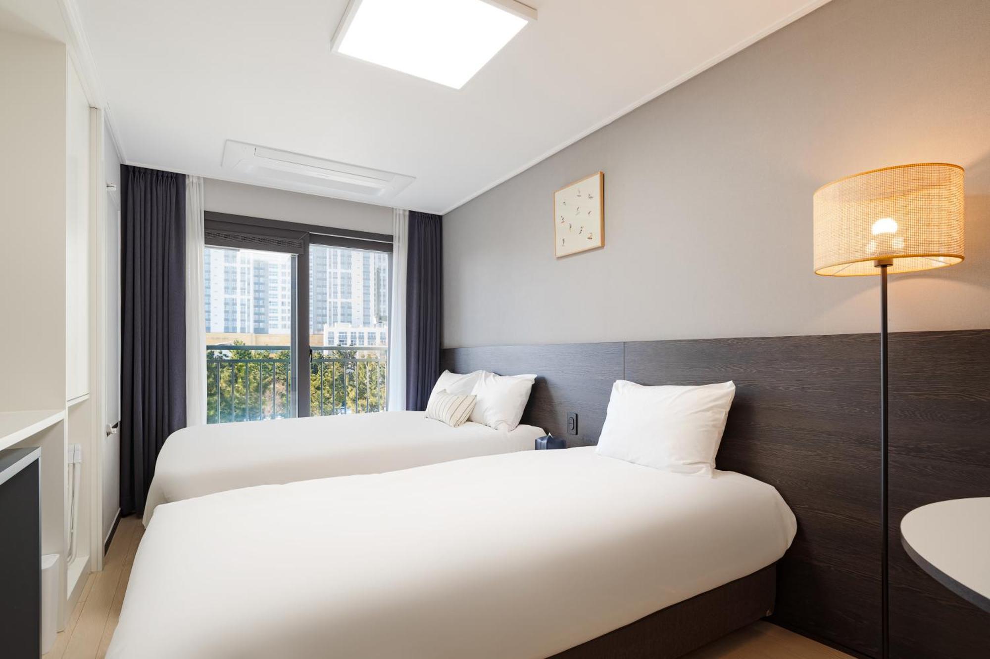 Urbanstay Sokcho Beach Ab Экстерьер фото
