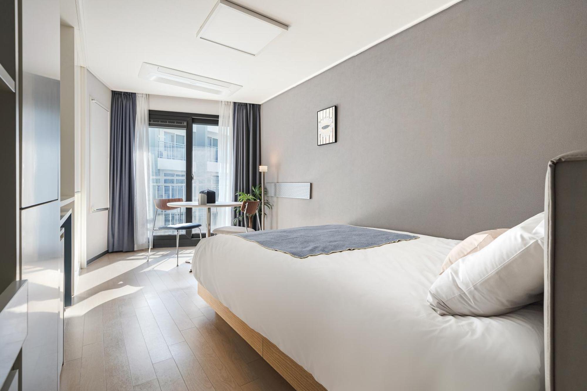 Urbanstay Sokcho Beach Ab Экстерьер фото
