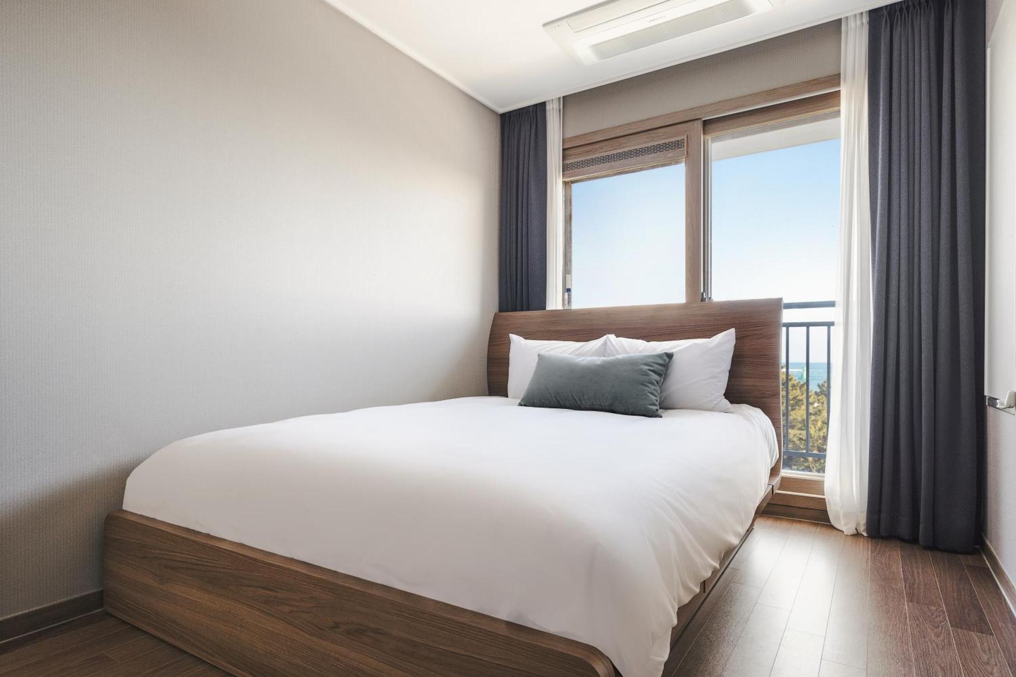 Urbanstay Sokcho Beach Ab Экстерьер фото