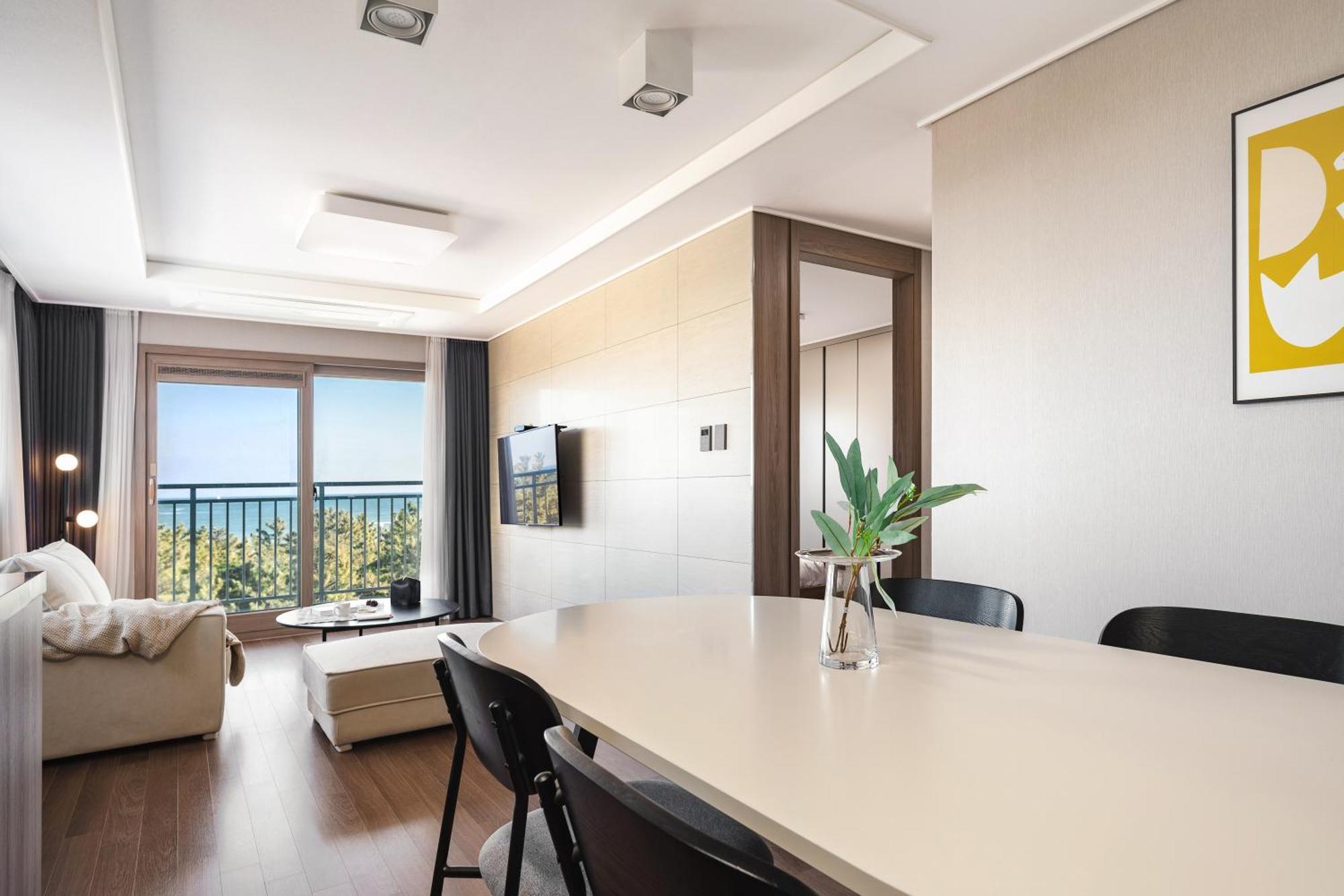 Urbanstay Sokcho Beach Ab Экстерьер фото
