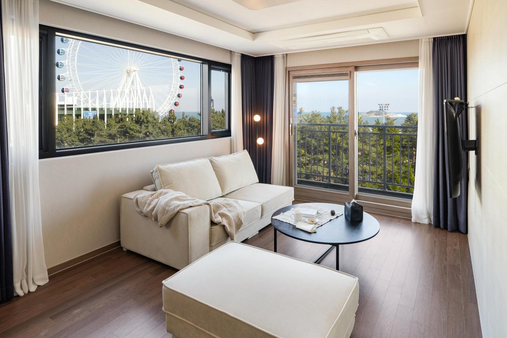 Urbanstay Sokcho Beach Ab Экстерьер фото
