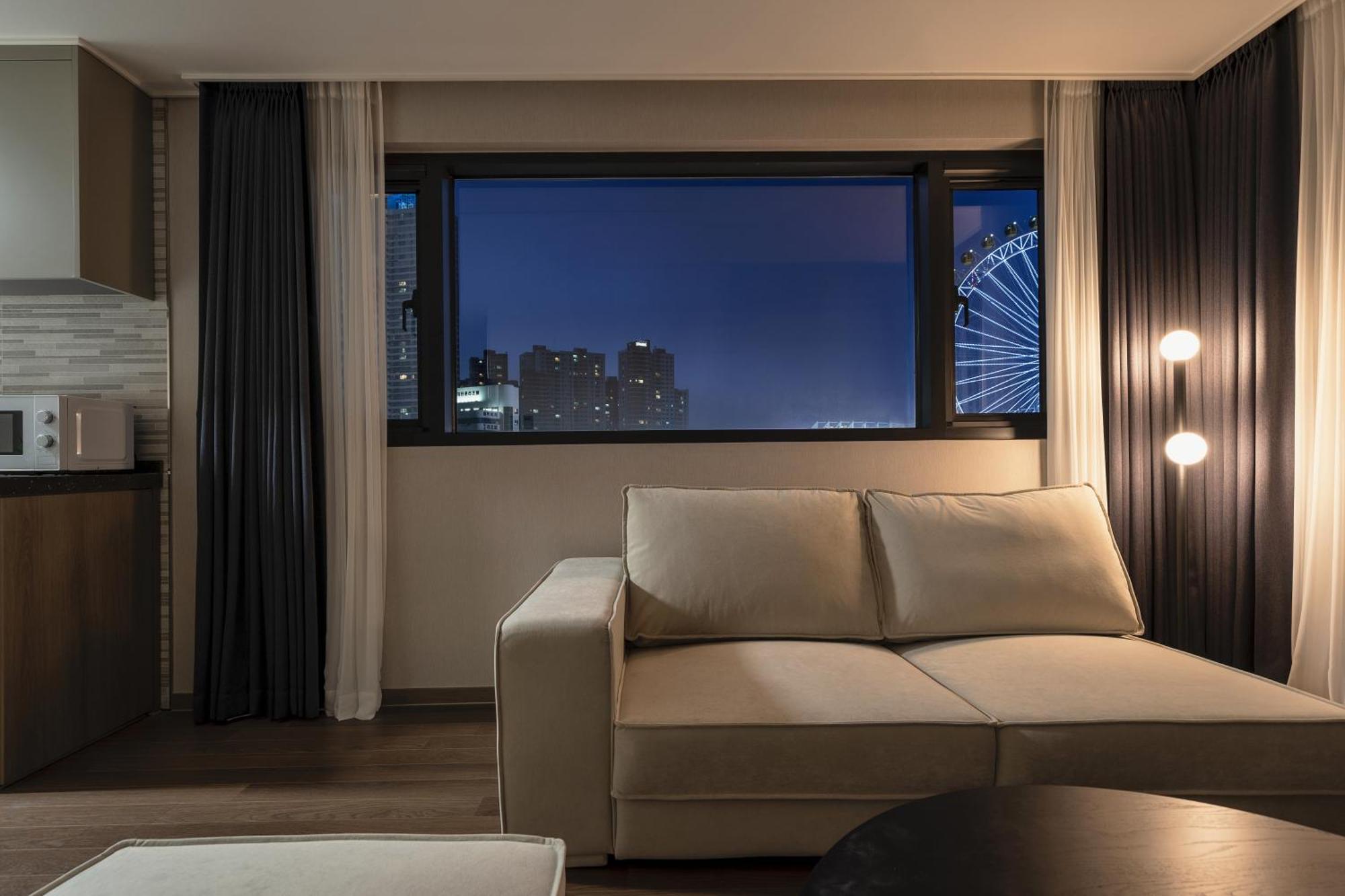 Urbanstay Sokcho Beach Ab Экстерьер фото