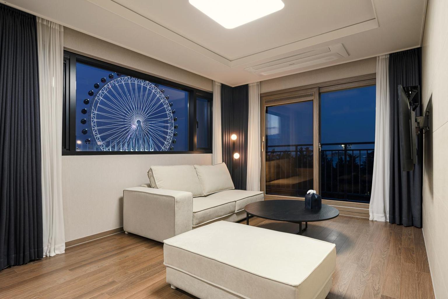 Urbanstay Sokcho Beach Ab Экстерьер фото